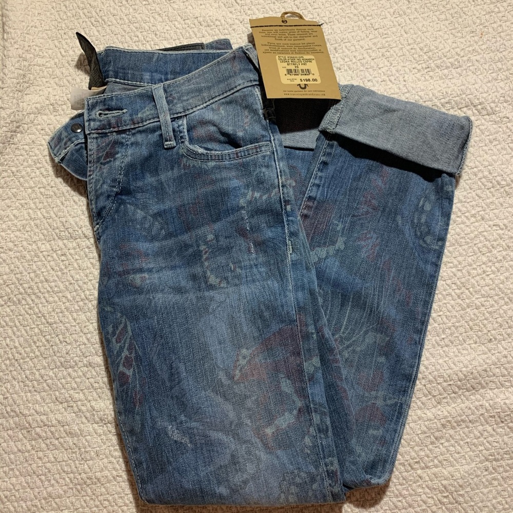 NWT True Religion Monarch Rolled Capri Jeans